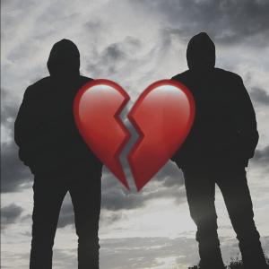 Dengarkan Февраль (Explicit) lagu dari kenni dengan lirik