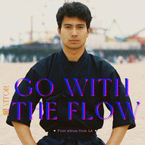 Dengarkan lagu Go With The Flow nyanyian 遊 VITOR dengan lirik