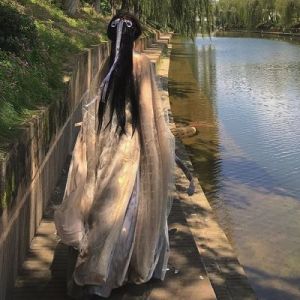 Listen to 与君初相识 song with lyrics from 梦小羿