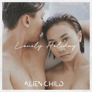 Dengarkan Lonely Holiday lagu dari Alien Child dengan lirik