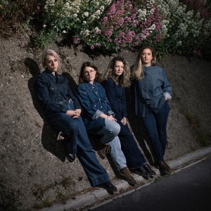 ดาวน์โหลดและฟังเพลง Rats พร้อมเนื้อเพลงจาก Pillow Queens