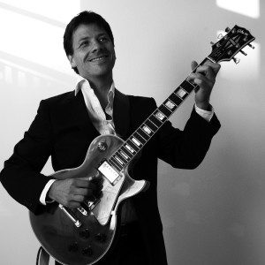 Listen to Auburn (Performed By Wiek Hijmans) song with lyrics from Michel van der Aa (Performed By Wiek Hijmans)
