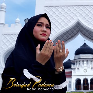 ดาวน์โหลดและฟังเพลง Bersujud Padamu พร้อมเนื้อเพลงจาก Nazia Marwiana