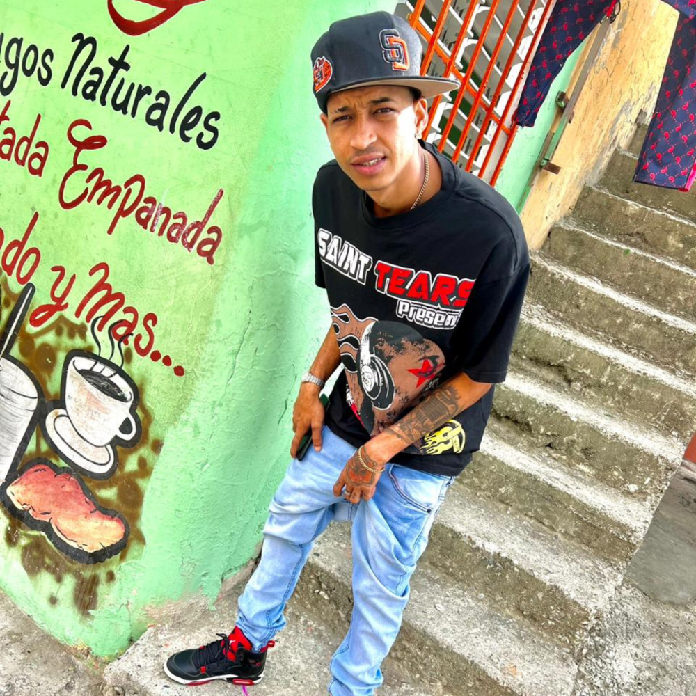 EL BLOKE ME AMA (Explicit)