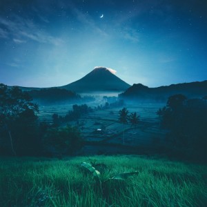 ดาวน์โหลดและฟังเพลง Come with us พร้อมเนื้อเพลงจาก Lisa George