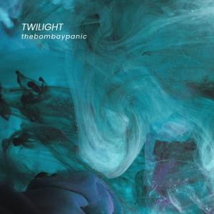 Dengarkan lagu Twilight nyanyian thebombaypanic dengan lirik