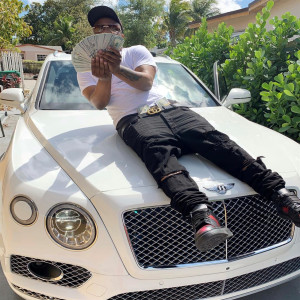 Dengarkan Back on My Bullshit (Explicit) lagu dari Bossman Rich dengan lirik
