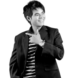 收聽Ân Thiên Vỹ的Duyên Tình歌詞歌曲