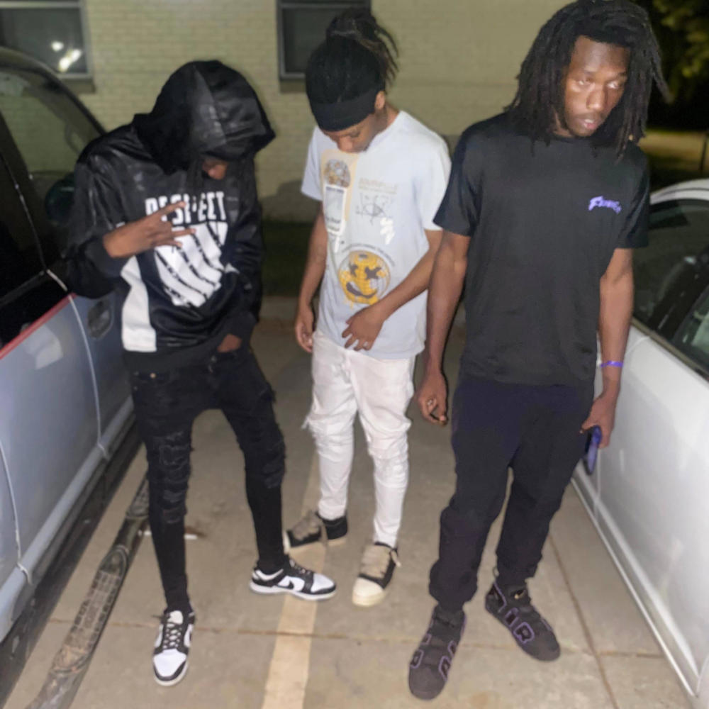The rain we walk in (feat. Dre5, Pf.zi & Kos nyk) (Explicit)
