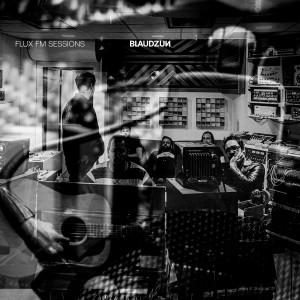 ดาวน์โหลดและฟังเพลง SAVE ME (Flux FM Sessions) พร้อมเนื้อเพลงจาก Blaudzun