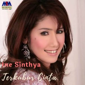 ดาวน์โหลดและฟังเพลง Terkubur Cinta พร้อมเนื้อเพลงจาก Ine Sinthya