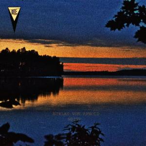 收聽Niklas von Arnold的Water歌詞歌曲