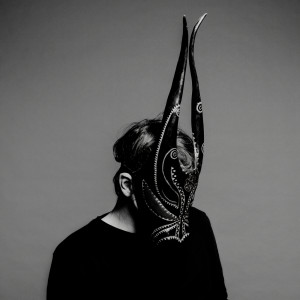 ดาวน์โหลดและฟังเพลง Porcelain พร้อมเนื้อเพลงจาก Lambert