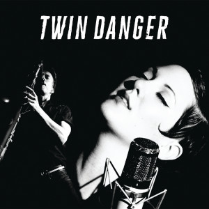 ดาวน์โหลดและฟังเพลง You're Everything พร้อมเนื้อเพลงจาก Twin Danger