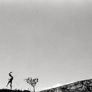 收聽Yanto的Três歌詞歌曲