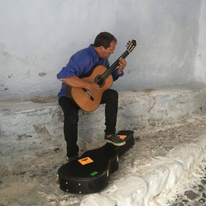 ดาวน์โหลดและฟังเพลง Lullaby พร้อมเนื้อเพลงจาก Eric Henderson