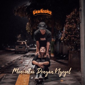 Dengarkan Mencintai Dengan Ngeyel lagu dari Vadesta dengan lirik