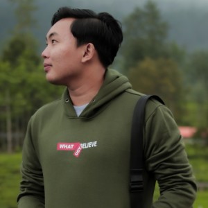 Listen to Menduakan Cintaku song with lyrics from Latief