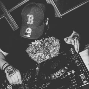 ดาวน์โหลดและฟังเพลง Face พร้อมเนื้อเพลงจาก The Kronyc