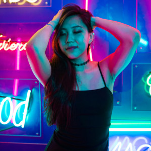 收聽Vicky Heryanto的KEPELAH BATU (Explicit)歌詞歌曲