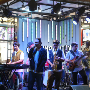 Pieter anroputra的專輯Get Over You (Live)