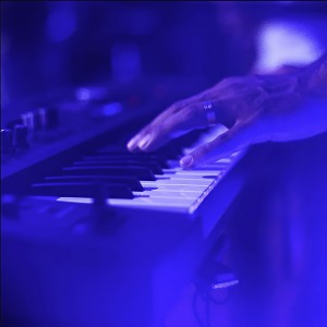 收聽肖鑫的強 (cover: 郭富城) (Live)歌詞歌曲