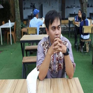 Dengarkan lagu Cinta Itu Kamu, Bidadariku nyanyian Efendy Abdullah dengan lirik