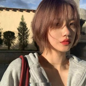 Listen to 相信你只是怕伤害我 (女生烟嗓版) song with lyrics from 叶景秋
