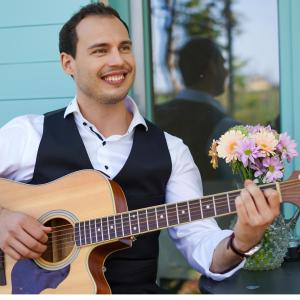 Listen to Jutri bom k tebi odšel song with lyrics from Dejan Vunjak
