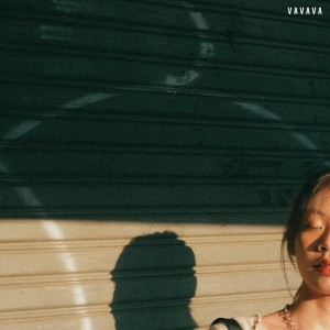 收听vavava的เราหลงแกตั้งแต่แรกเจอเลยนะอิอิ歌词歌曲