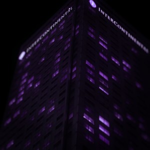 ดาวน์โหลดและฟังเพลง starless พร้อมเนื้อเพลงจาก Azerea