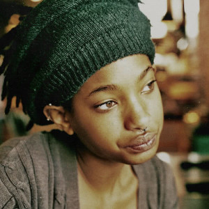 ดาวน์โหลดและฟังเพลง Boy พร้อมเนื้อเพลงจาก Willow Smith