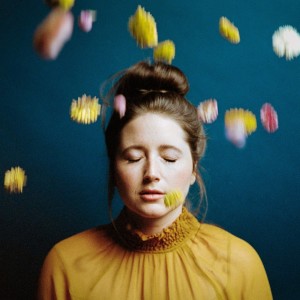Dengarkan lagu Can't Help Falling in Love nyanyian Noelle Johnson dengan lirik