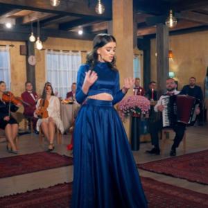 收聽Polifonia的Kujt Ja Puthe Faqen (feat. Anisa Shabani)歌詞歌曲