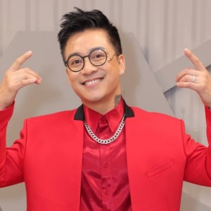 Listen to Sài Gòn Ơi! Xin Lỗi, Cảm Ơn song with lyrics from Tuấn Hưng