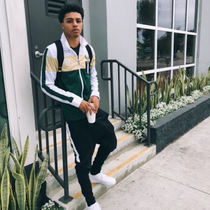 ดาวน์โหลดและฟังเพลง Numb (Explicit) พร้อมเนื้อเพลงจาก Lucas Coly
