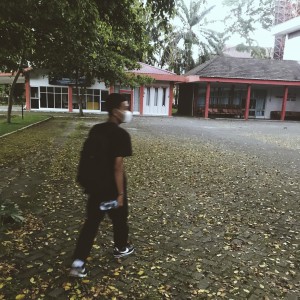 Dengarkan 12 November (Explicit) lagu dari Raihan. dengan lirik