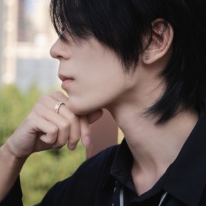 Dengarkan 可它爱着这个世界 (cover: 周深) (完整版) lagu dari 虞渊 dengan lirik