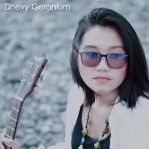 Listen to Ngelabur Langit song with lyrics from Dhevy Geranium