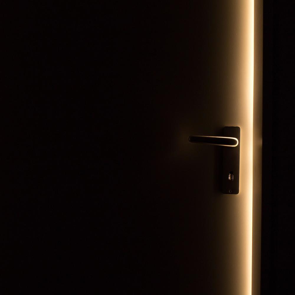 Knock Knock (feat. Leo Valentine & AAP)