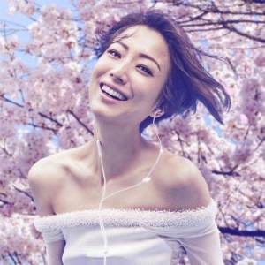 收聽郑秀文的高山低谷 (Studio Version)歌詞歌曲