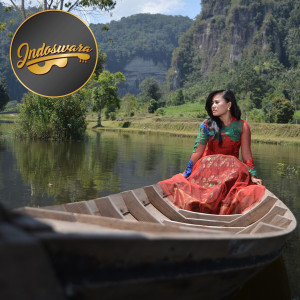 ดาวน์โหลดและฟังเพลง Untukmu Ayah พร้อมเนื้อเพลงจาก Roza Selvia