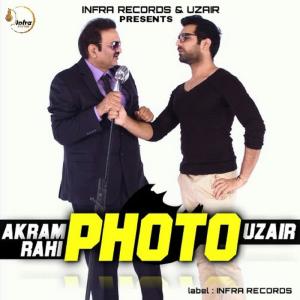 Dengarkan lagu Photo nyanyian Uzair dengan lirik
