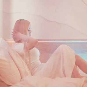 Listen to Forever(feat. 1li Ili) song with lyrics from Elle Teresa