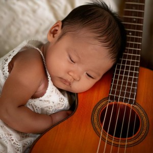 ดาวน์โหลดและฟังเพลง Sleepy Guitar Chords พร้อมเนื้อเพลงจาก The Guitars Duo
