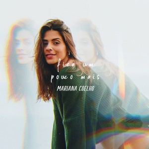 ดาวน์โหลดและฟังเพลง Fica um Pouco Mais (Explicit) พร้อมเนื้อเพลงจาก Mariana Coelho