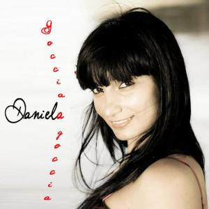 收聽Daniela Andrade的Goccia a goccia歌詞歌曲