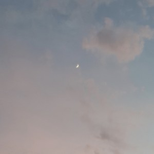 Listen to 너에게 빠진 것 같아(loveholic) song with lyrics from 아이누