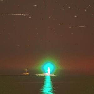 收聽Cosmilk的Embraced歌詞歌曲