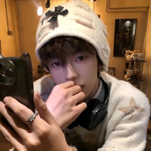 Listen to 爱在不远处 (小弑神 remix) (Remix) song with lyrics from 小弑神